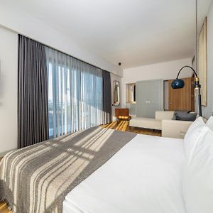 Corner Suite